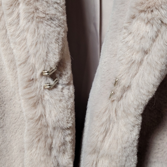 Forever 21+ Faux Fur Jacket - Latte - Picture 3 of 6